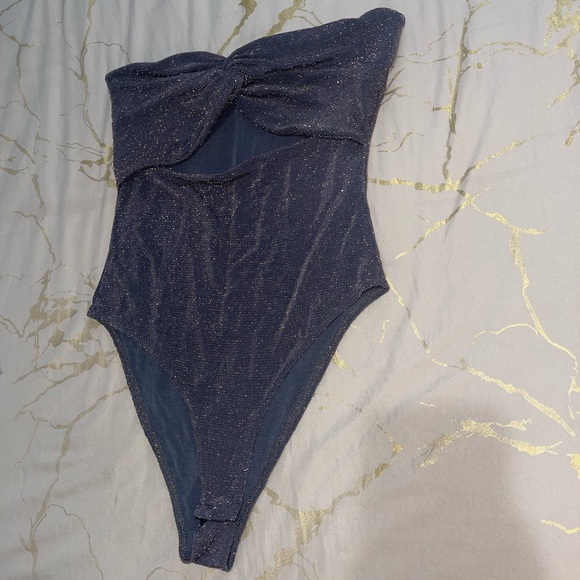 PrettyLittleThing Sparkling Sleeveless Bodysuit - Picture 10 of 11